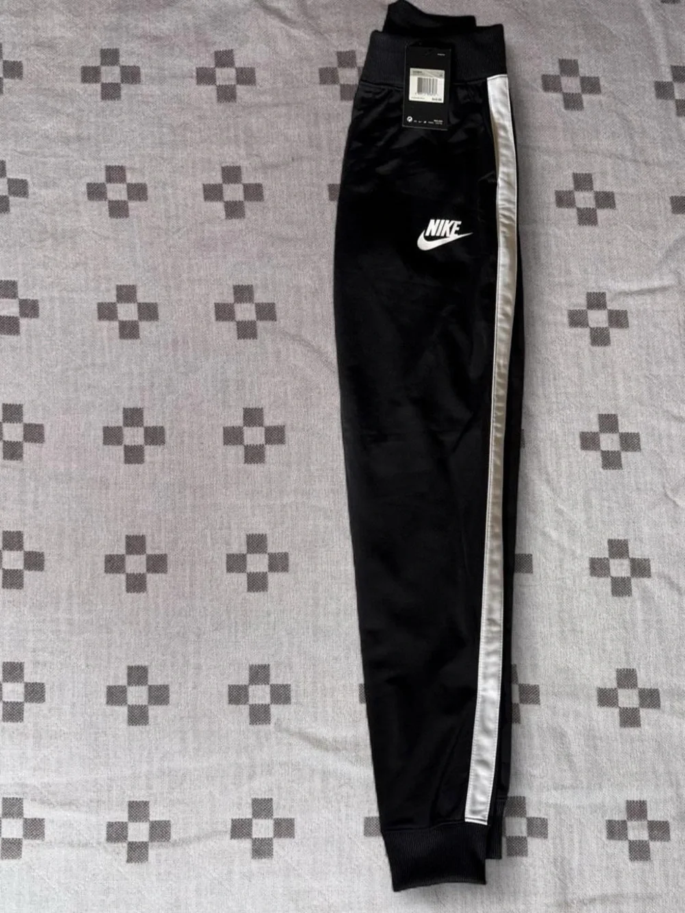 Nike Women’s Black Joggers - Picture 4 of 4
